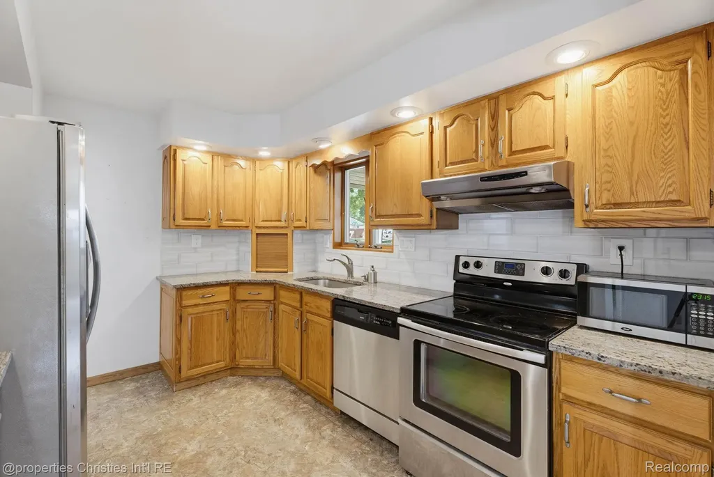 1213 Langley Boulevard Clawson City MI 48017