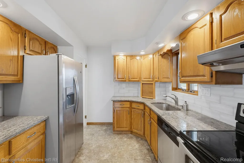 1213 Langley Boulevard Clawson City MI 48017