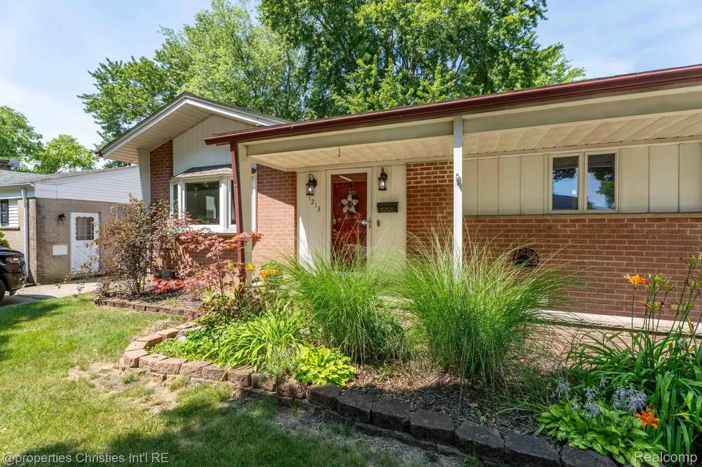 1213 Langley Boulevard Clawson City MI 48017