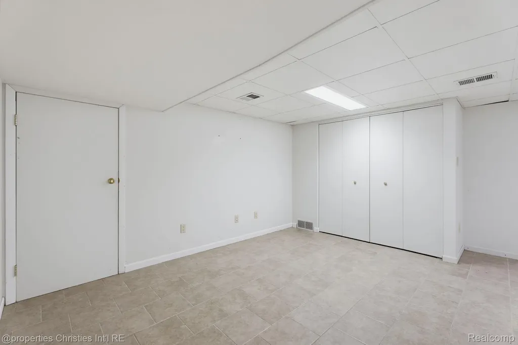 1213 Langley Boulevard Clawson City MI 48017