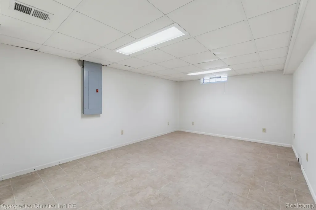 1213 Langley Boulevard Clawson City MI 48017