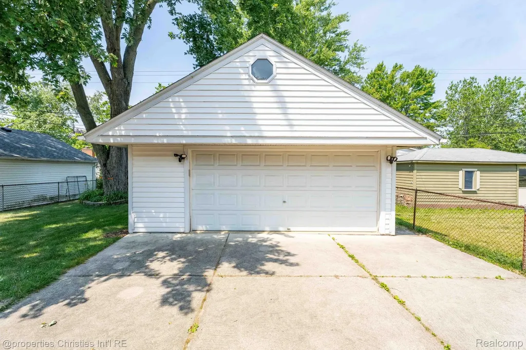 1213 Langley Boulevard Clawson City MI 48017