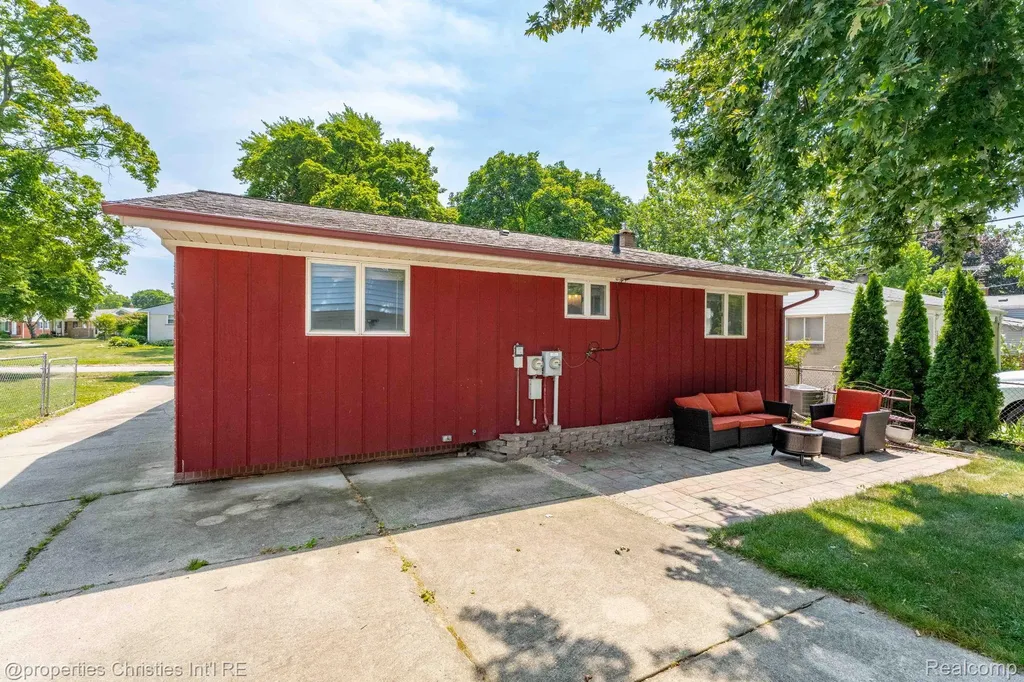 1213 Langley Boulevard Clawson City MI 48017