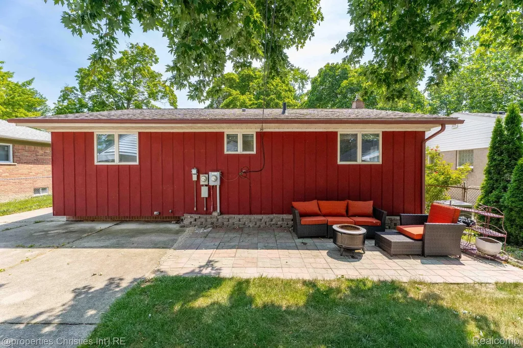 1213 Langley Boulevard Clawson City MI 48017