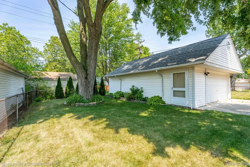 1213 Langley Boulevard Clawson City MI 48017