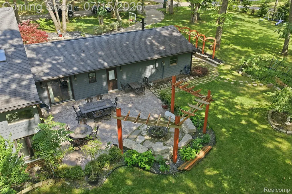 1258 Priscilla Lane Rochester Hills City MI 48309