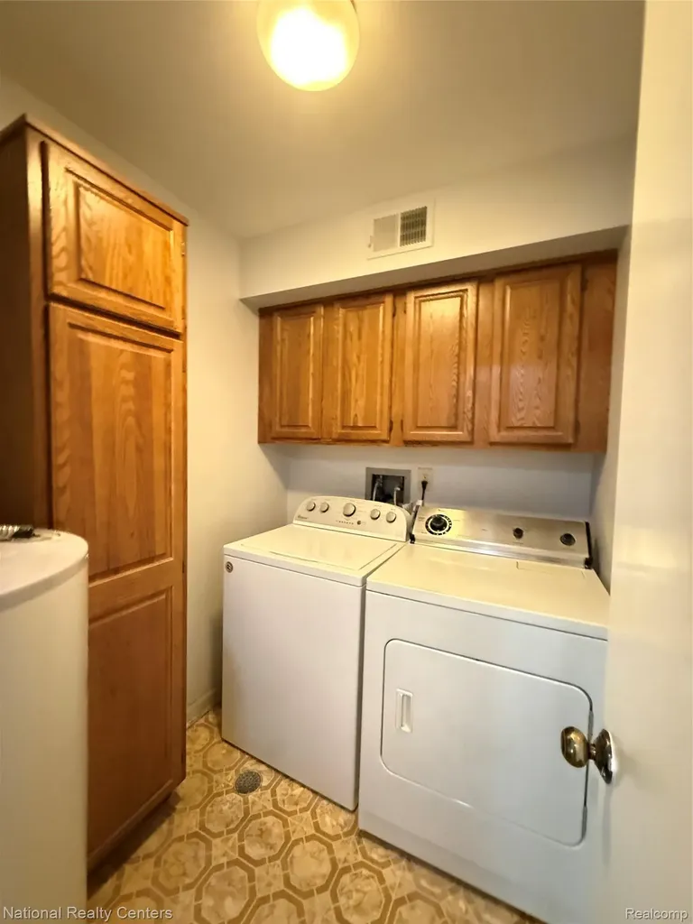 212 Pinewood Drive Plymouth City MI 48170