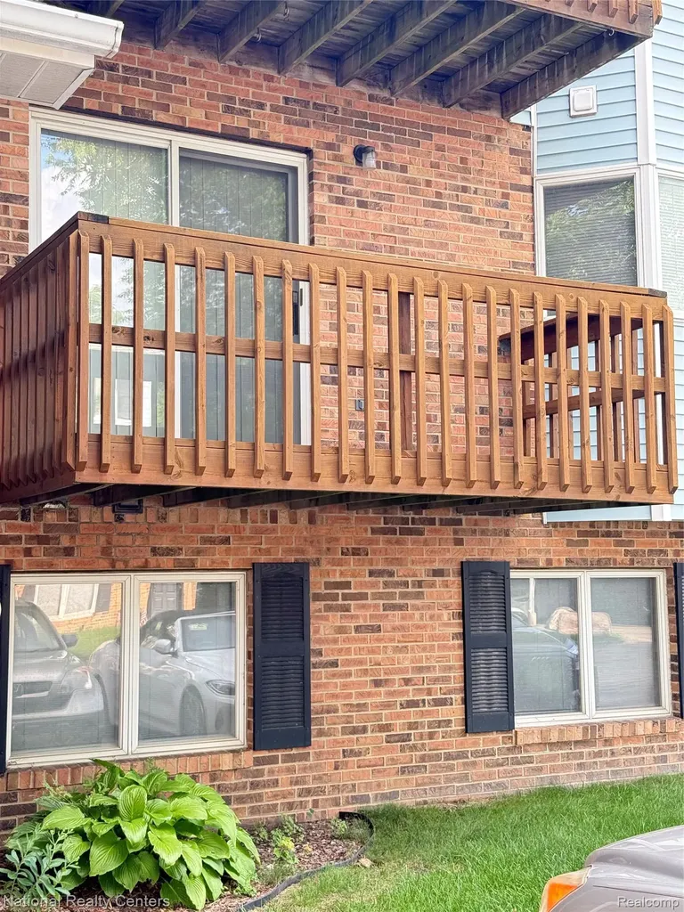212 Pinewood Drive Plymouth City MI 48170