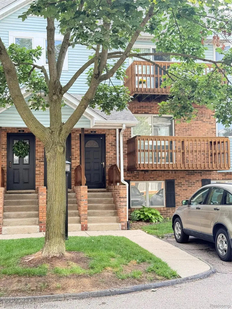 212 Pinewood Drive Plymouth City MI 48170