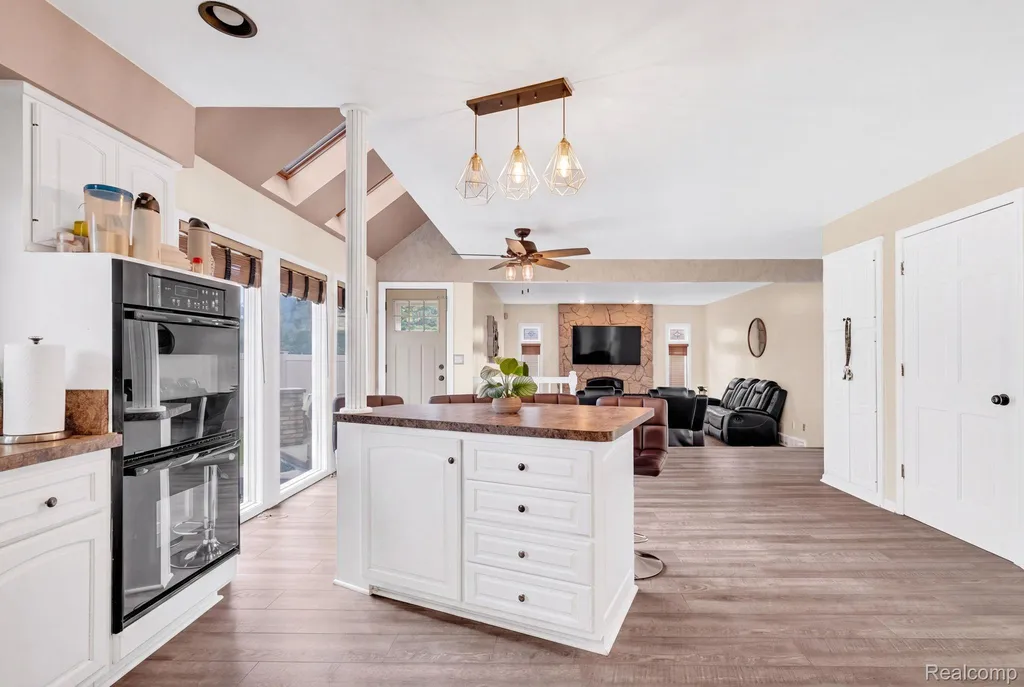 36832 Melbourne Drive Sterling Heights City MI 48312