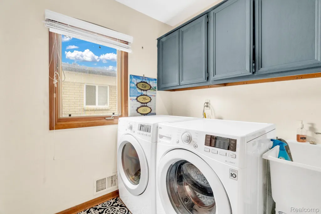 36832 Melbourne Drive Sterling Heights City MI 48312