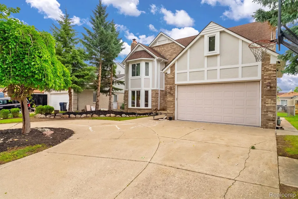 36832 Melbourne Drive Sterling Heights City MI 48312