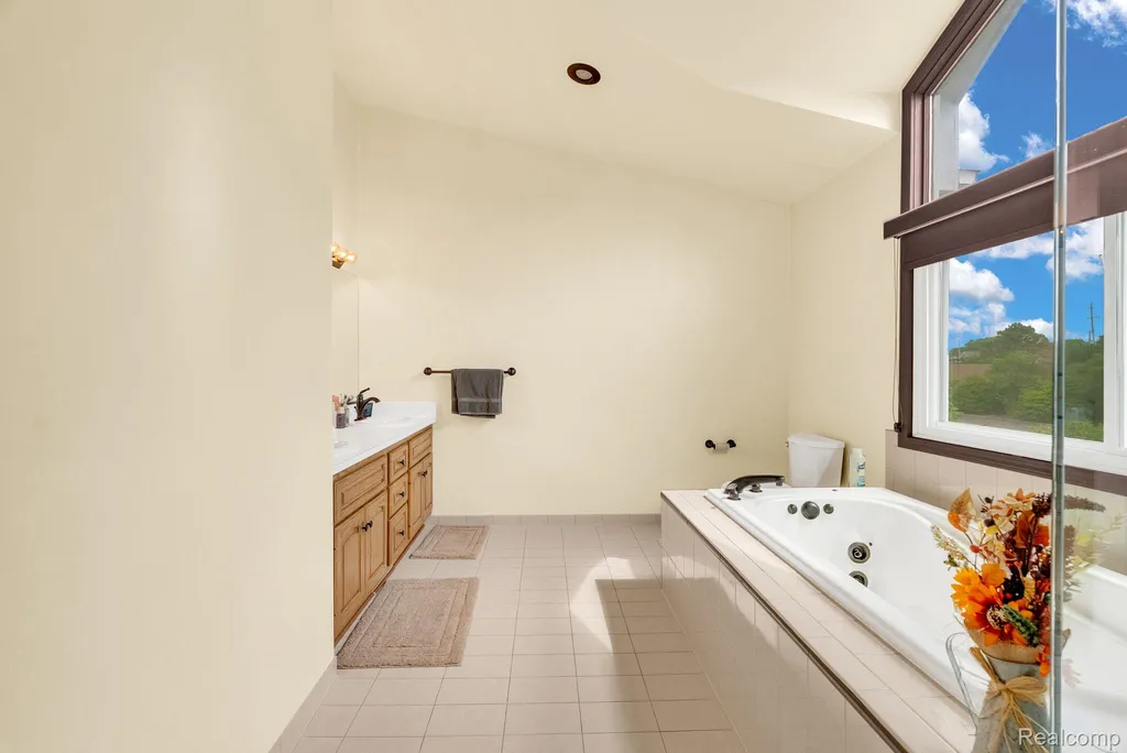 36832 Melbourne Drive Sterling Heights City MI 48312