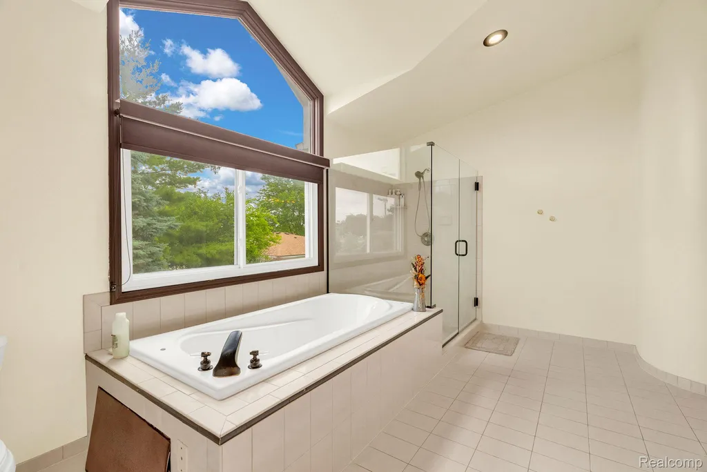 36832 Melbourne Drive Sterling Heights City MI 48312