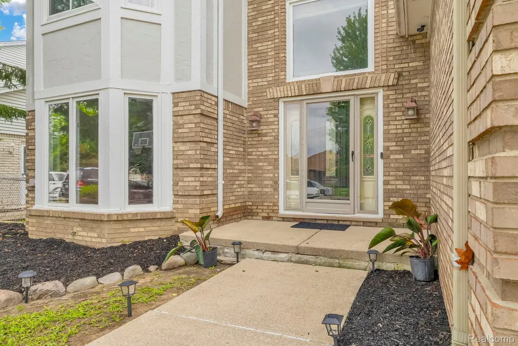 36832 Melbourne Drive Sterling Heights City MI 48312