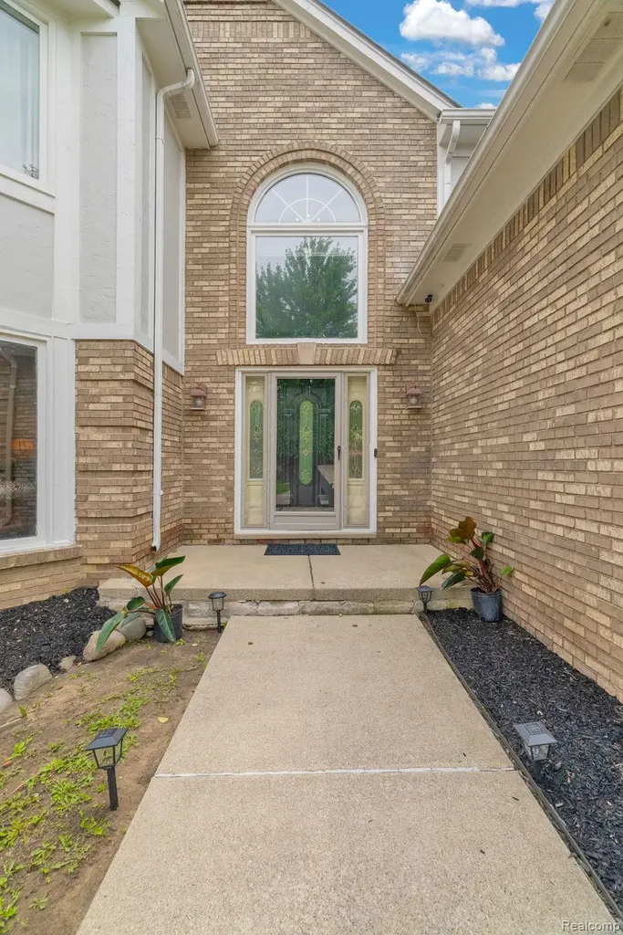 36832 Melbourne Drive Sterling Heights City MI 48312