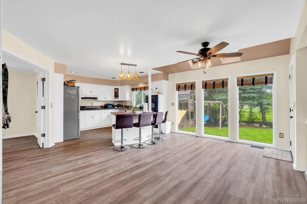 36832 Melbourne Drive Sterling Heights City MI 48312
