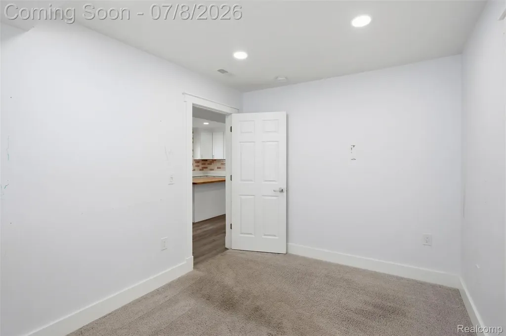 11369 Cadillac Avenue Warren City MI 48089