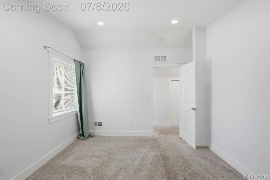 11369 Cadillac Avenue Warren City MI 48089