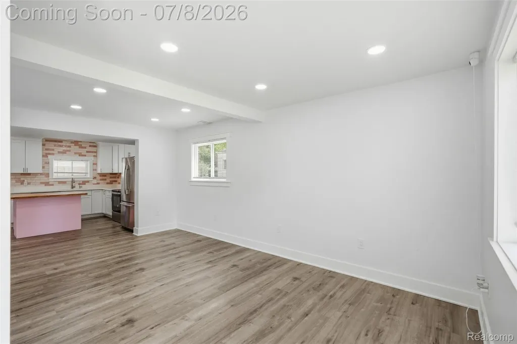 11369 Cadillac Avenue Warren City MI 48089