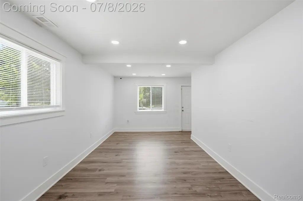 11369 Cadillac Avenue Warren City MI 48089