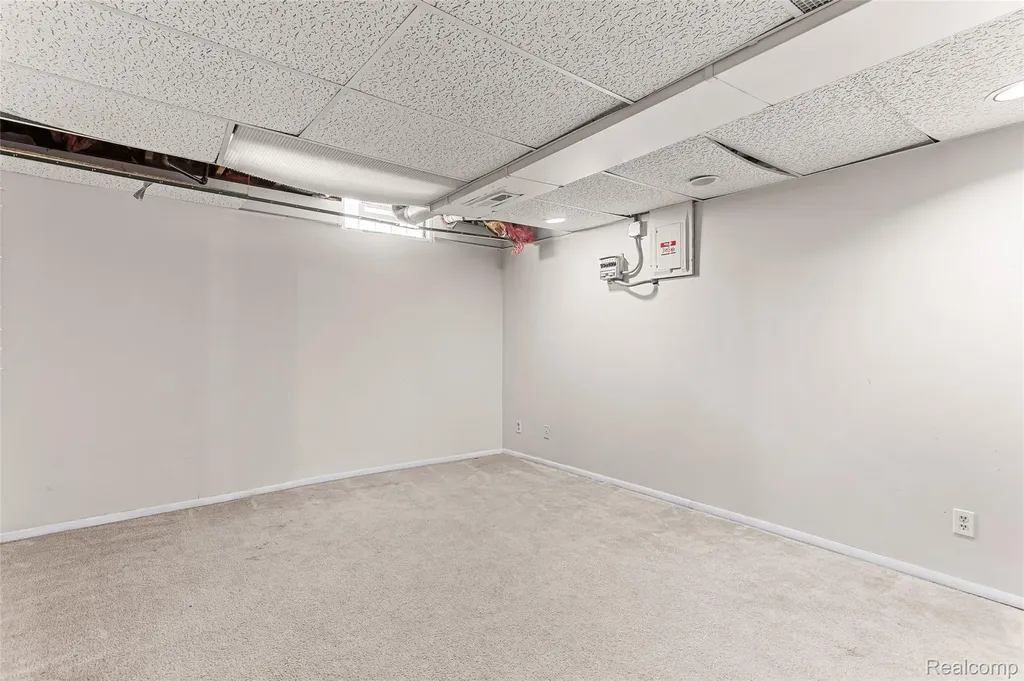 3322 Royal Boulevard Commerce Charter Township MI 48382
