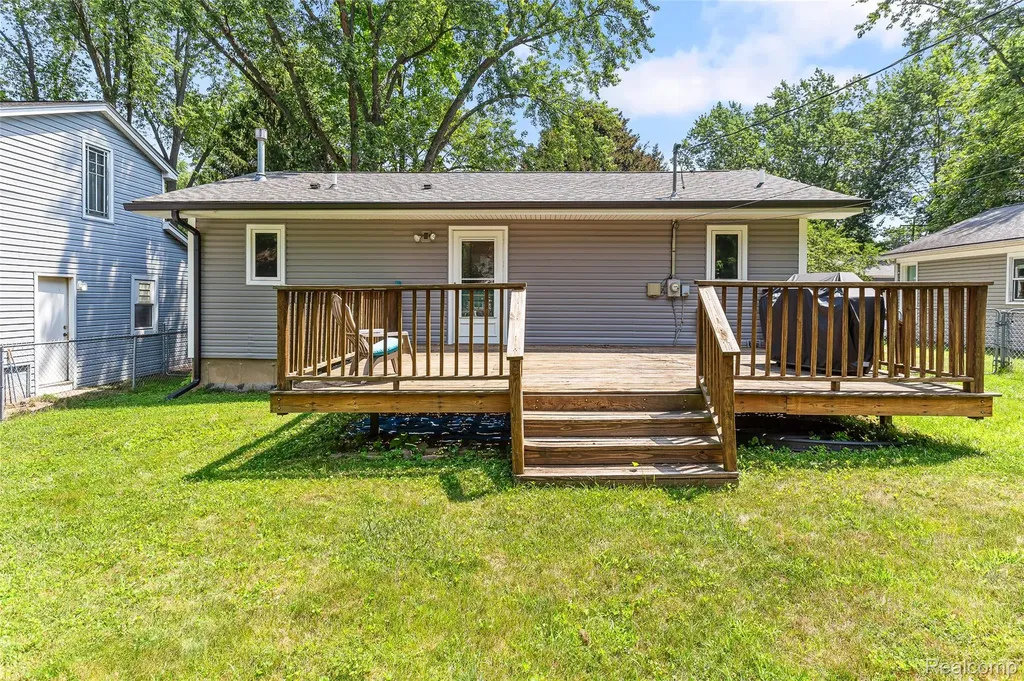 3322 Royal Boulevard Commerce Charter Township MI 48382