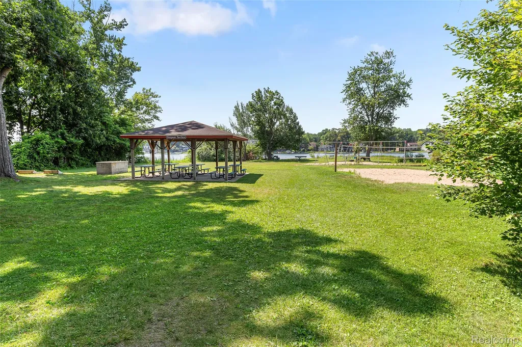 3322 Royal Boulevard Commerce Charter Township MI 48382