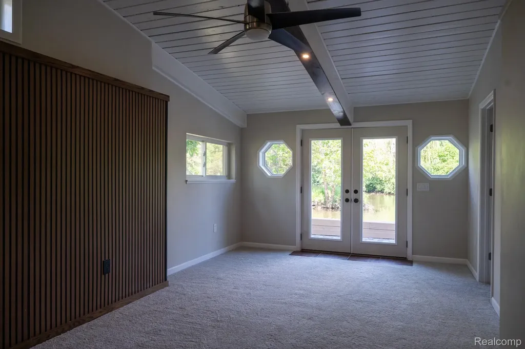 375 Lamothe Drive Waterford Charter Township MI 48327