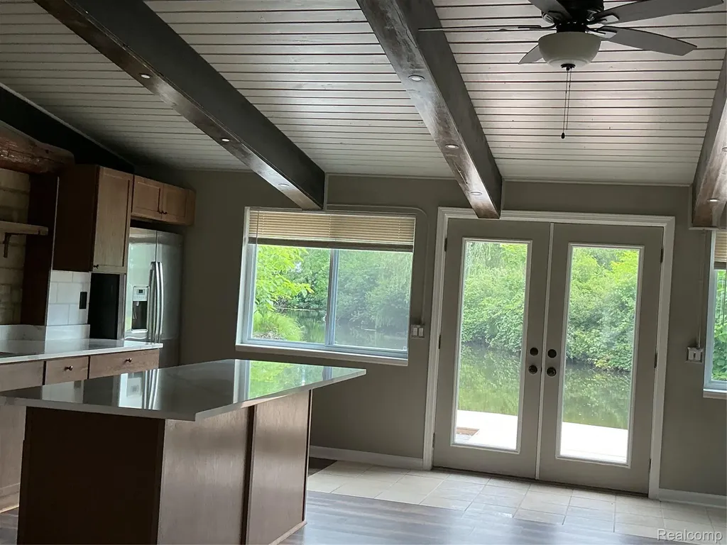 375 Lamothe Drive Waterford Charter Township MI 48327
