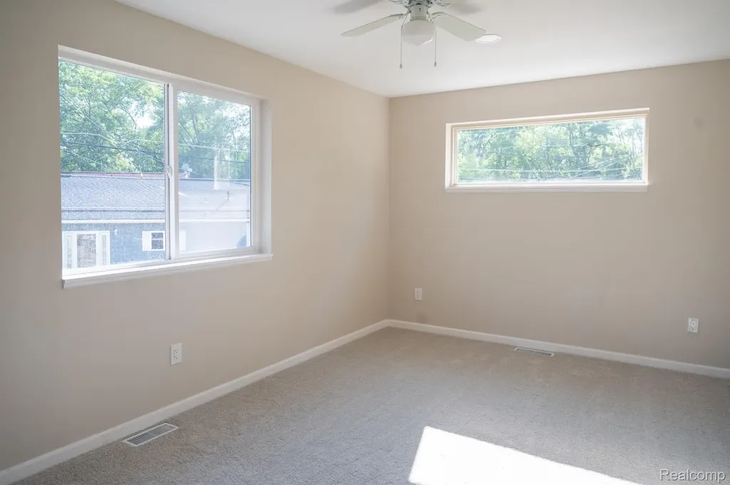 375 Lamothe Drive Waterford Charter Township MI 48327