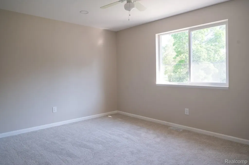375 Lamothe Drive Waterford Charter Township MI 48327
