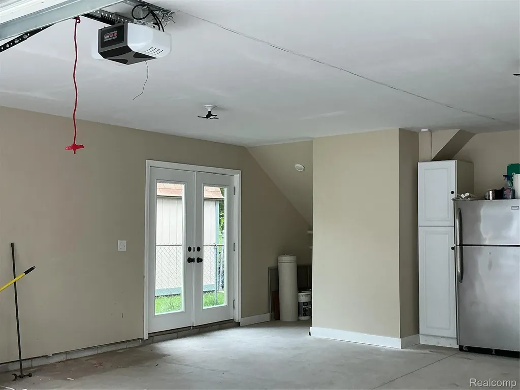 375 Lamothe Drive Waterford Charter Township MI 48327