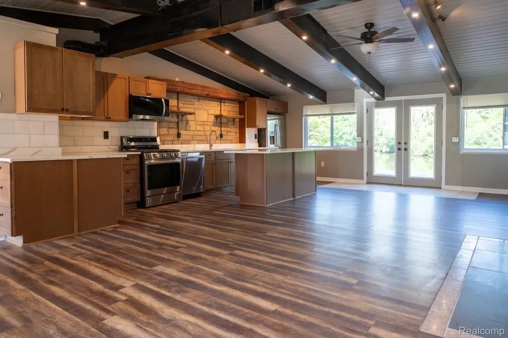 375 Lamothe Drive Waterford Charter Township MI 48327