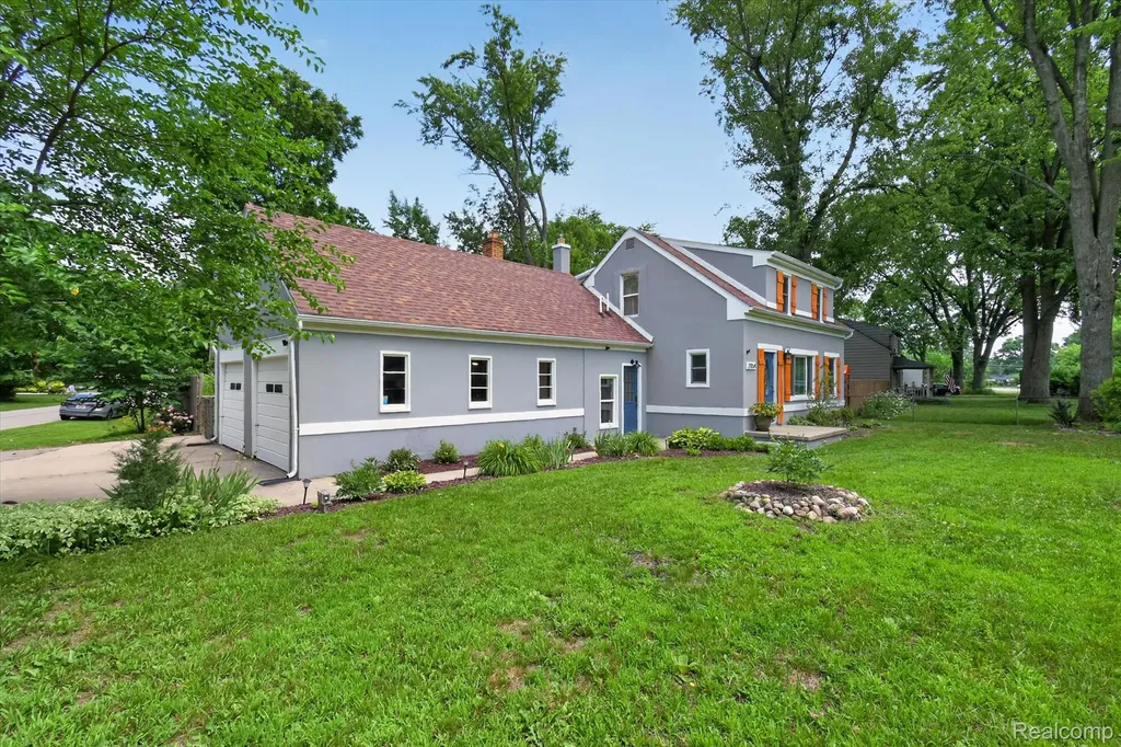 21154 Flanders Street Farmington Hills City MI 48335