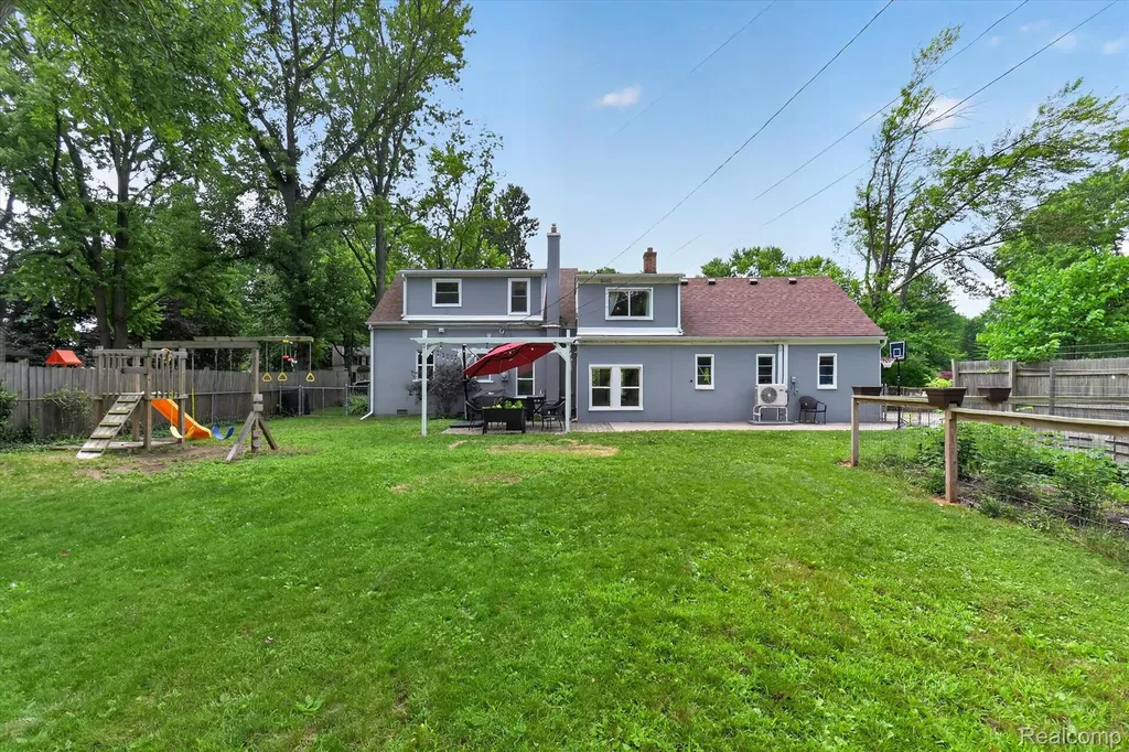 21154 Flanders Street Farmington Hills City MI 48335