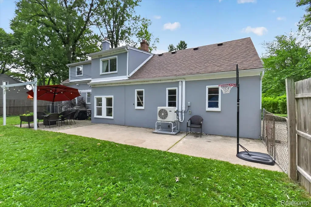 21154 Flanders Street Farmington Hills City MI 48335