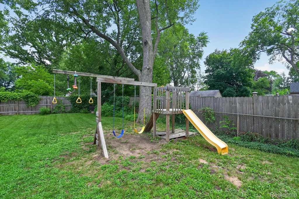 21154 Flanders Street Farmington Hills City MI 48335