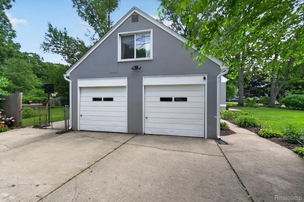 21154 Flanders Street Farmington Hills City MI 48335