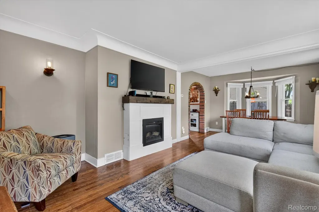 21154 Flanders Street Farmington Hills City MI 48335