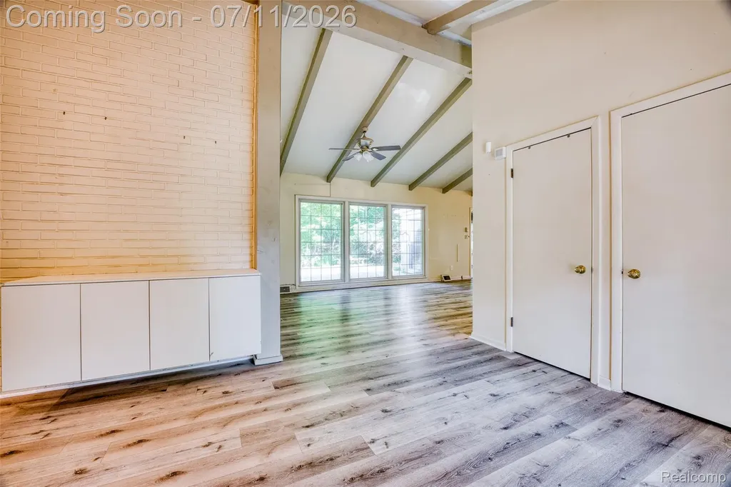 31555 Westlady Drive Beverly Hills Village MI 48025