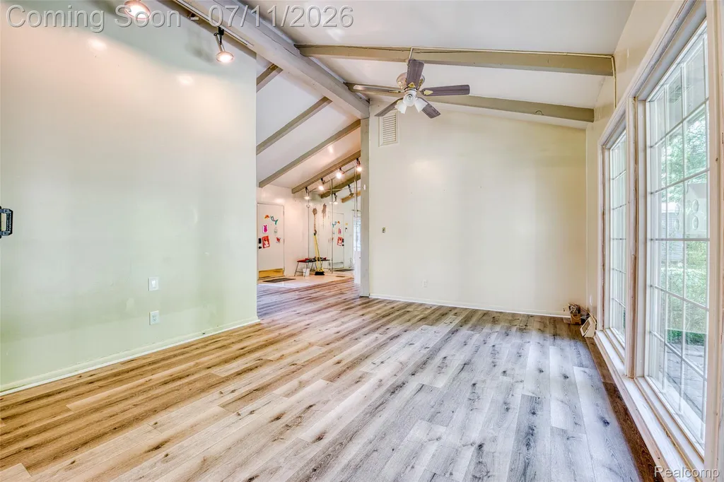 31555 Westlady Drive Beverly Hills Village MI 48025