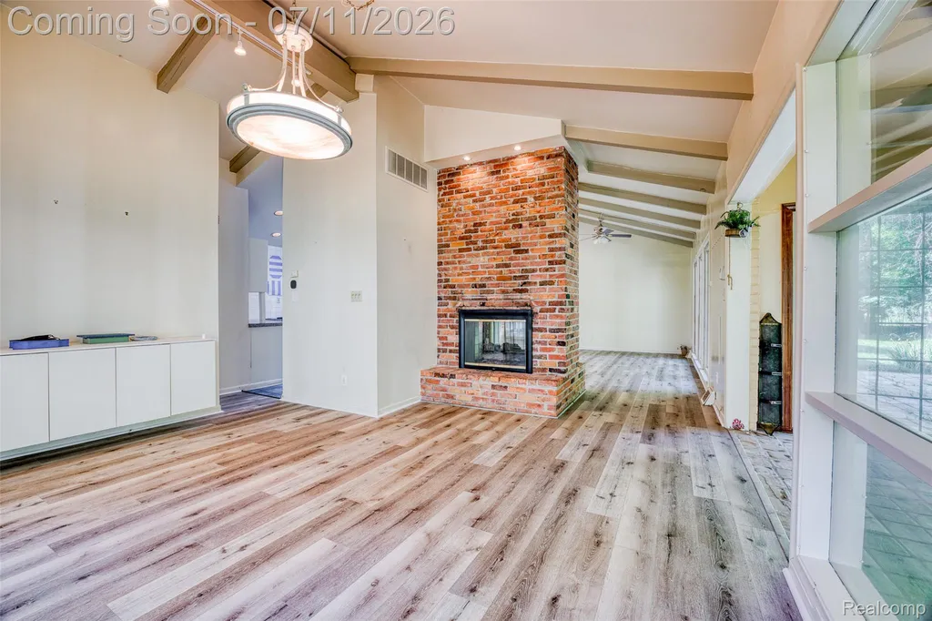 31555 Westlady Drive Beverly Hills Village MI 48025