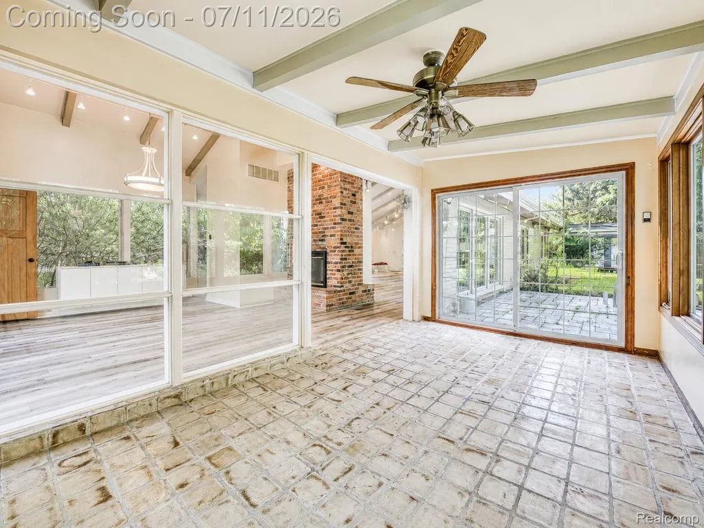 31555 Westlady Drive Beverly Hills Village MI 48025