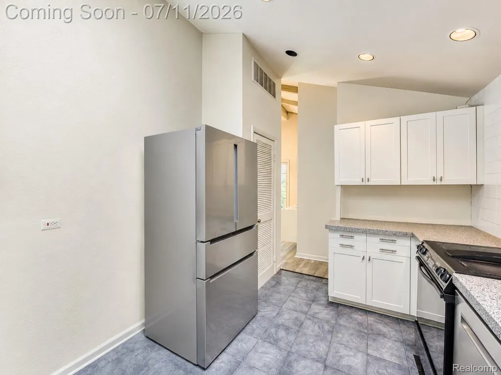 31555 Westlady Drive Beverly Hills Village MI 48025