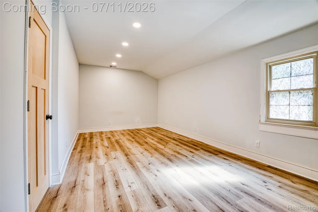 31555 Westlady Drive Beverly Hills Village MI 48025