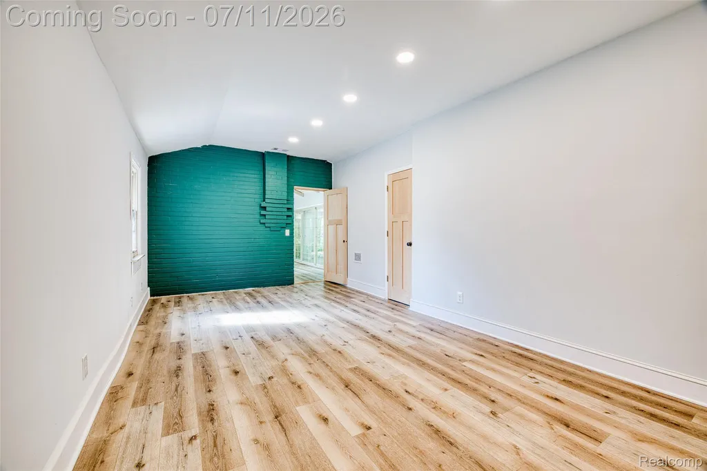 31555 Westlady Drive Beverly Hills Village MI 48025