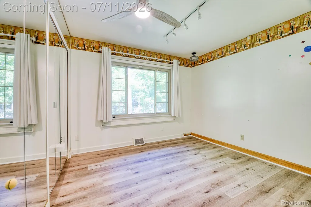 31555 Westlady Drive Beverly Hills Village MI 48025