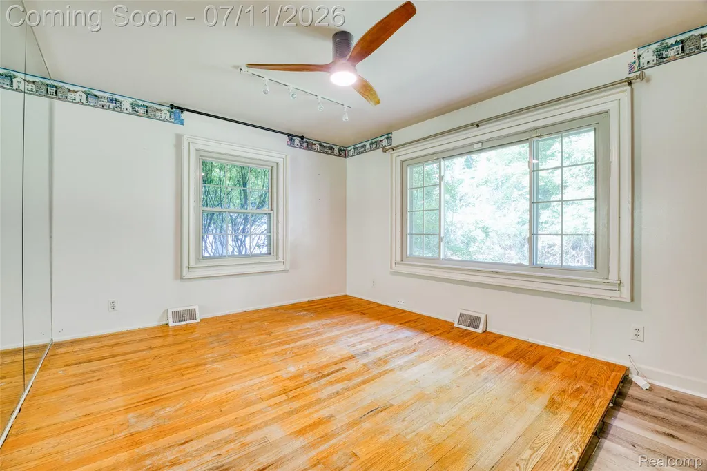31555 Westlady Drive Beverly Hills Village MI 48025