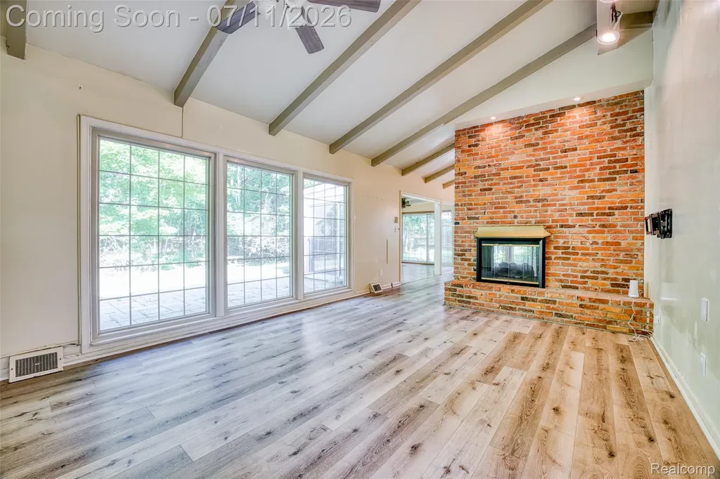 31555 Westlady Drive Beverly Hills Village MI 48025